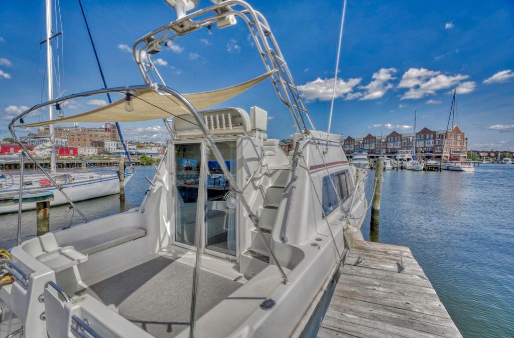 Fells Point Boat Rental | Private yacht at a quiet Fell’s Point marina