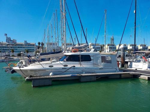 Parque das Nacoes Boat Rental | Private yacht, we love our guests