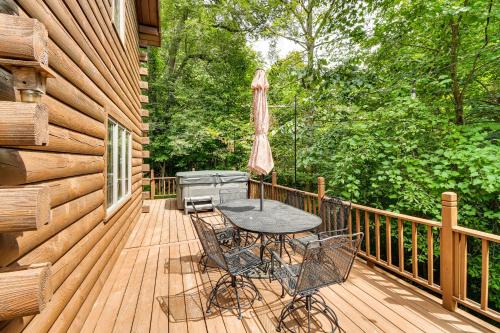 South Butler House | Private Yard Secluded Hannibal Cabin in the Pines
