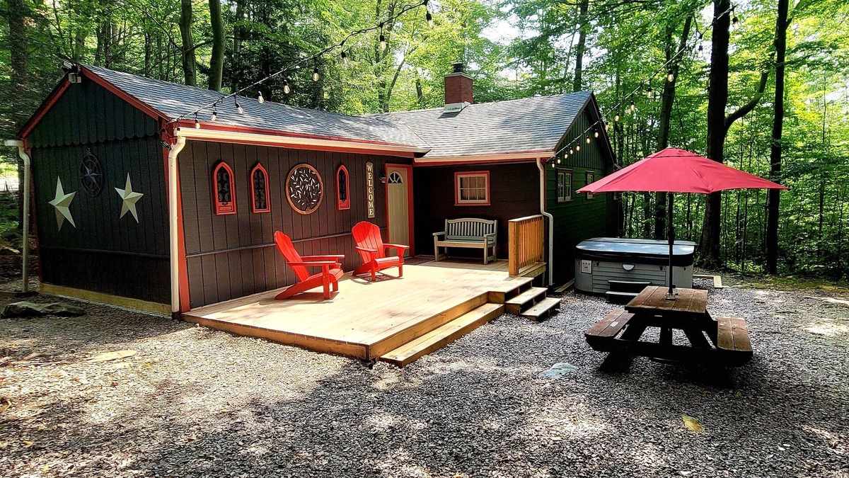 Jefferson Township Cottage | Private Year Round Getaway with Hot Tub-Minutes from Ski Resorts