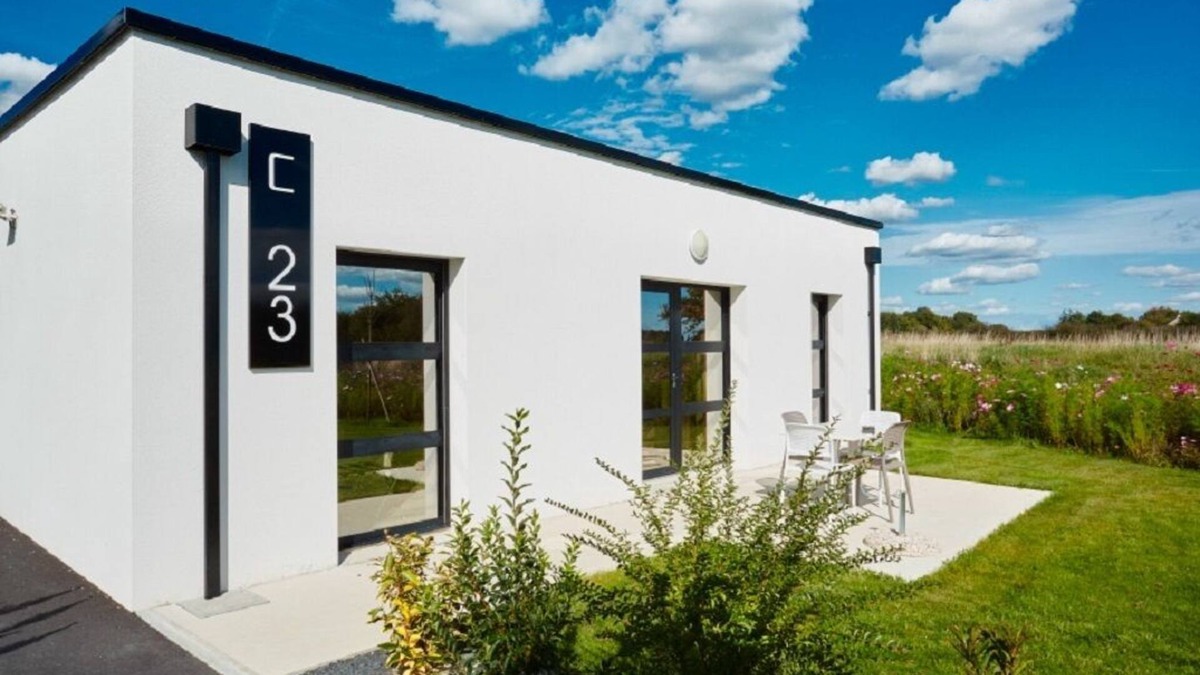 Le Gavre House | Privatif family cottage, heated and covered swimming pool next to a huge forest
