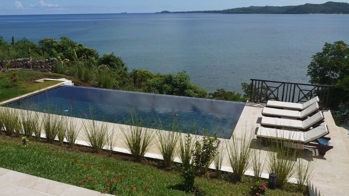 Nosy Be House | Privatized villa "Nofy Manga" facing the sea and near a restaurant bar.