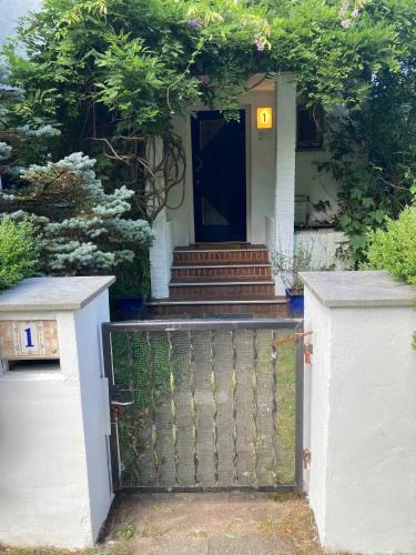 Hamburg-Altona House | Privatzimmer am Volkspark - Nähe Arenen und Trabrennbahn
