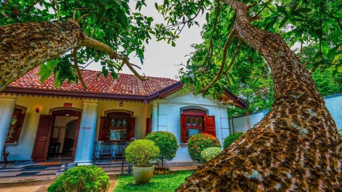 Kaduruduwa House | Privet 5 Beds Rooms white Dome Bungallow