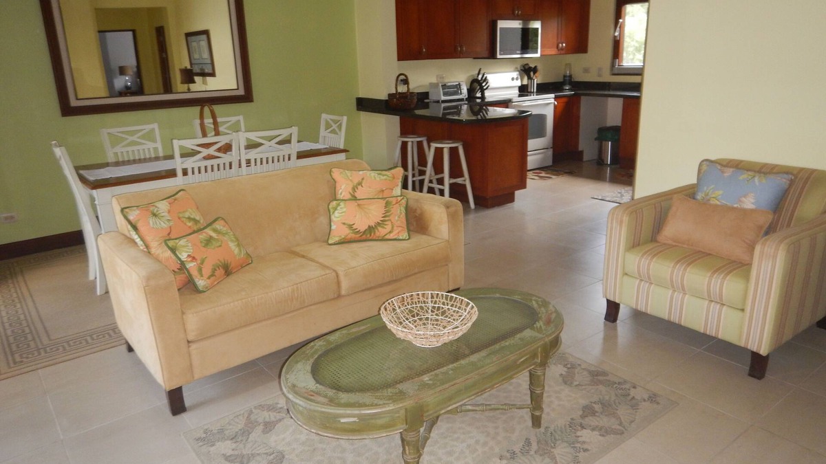 Buenos Aires House | Privite access to the beach, family sized condo, private parking,