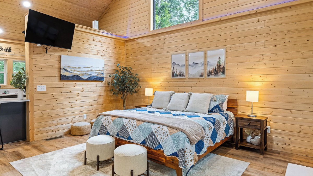 Cleveland Cabin | Prized Gem - 3rd Night Free! See Details Below.
