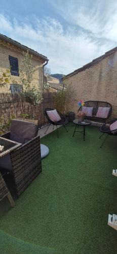Collias Apartment | Proche d'Uzès la Terrasse du soleil levant