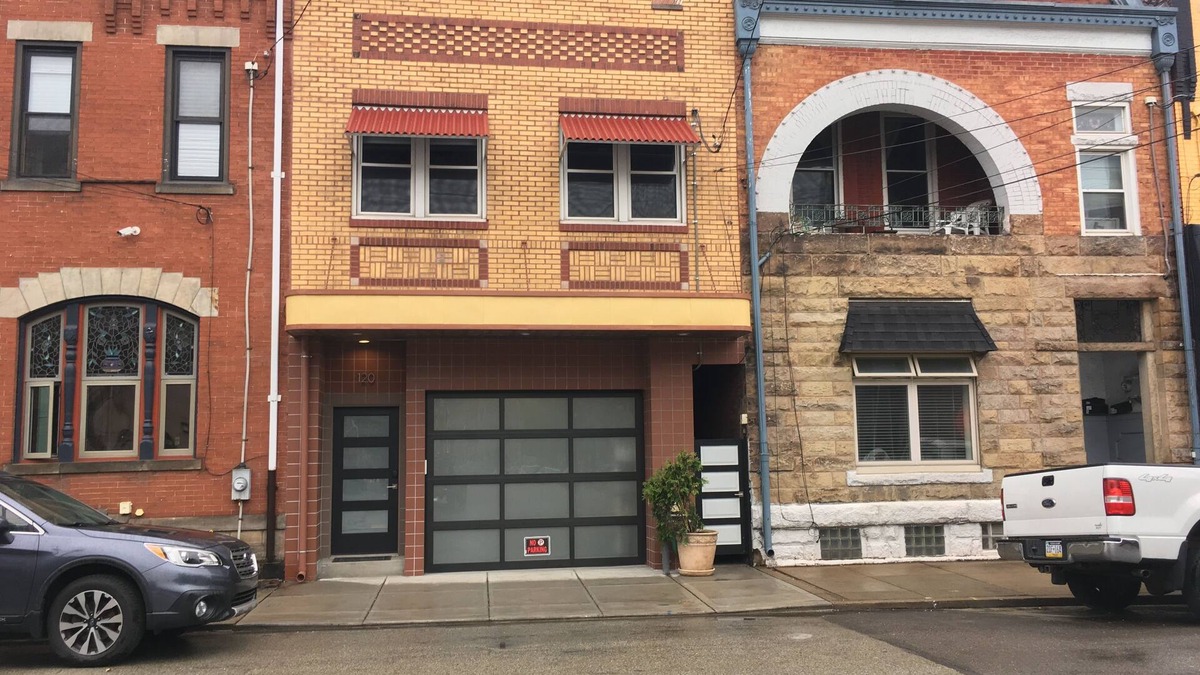 South Side Flats House | PROFESSIONALLY CLEANED/QUARANTINED
