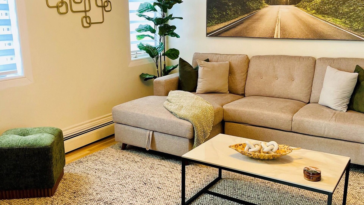 Kitchener House | Professionally Designed Suite + Free Parking
