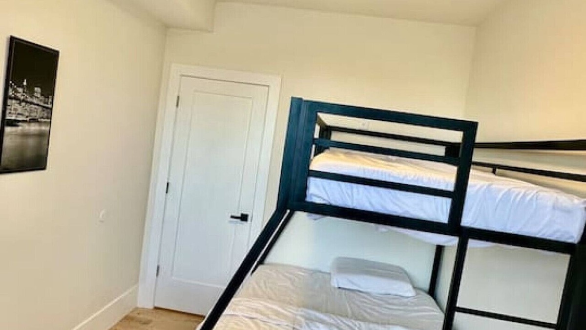 Sudbury Apartment | professionals, students or travellers shortstays!