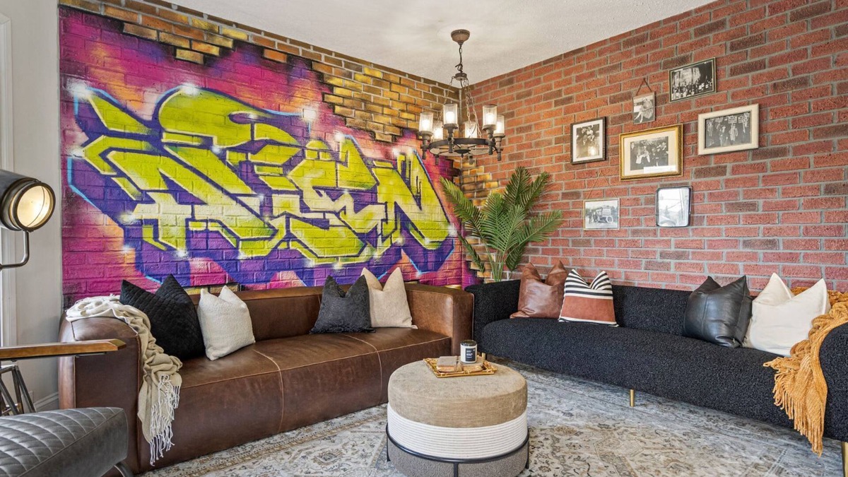 East Kootenay Apartment | Prohibition | Heritage Suite |Sleeps 10 | Downtown