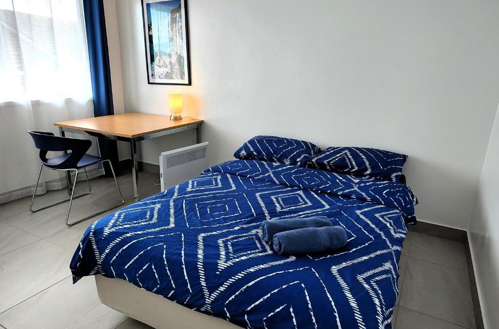 Oak Park Villa | PROMO! 2-Bedroom Home Near Airport, Train Station!
