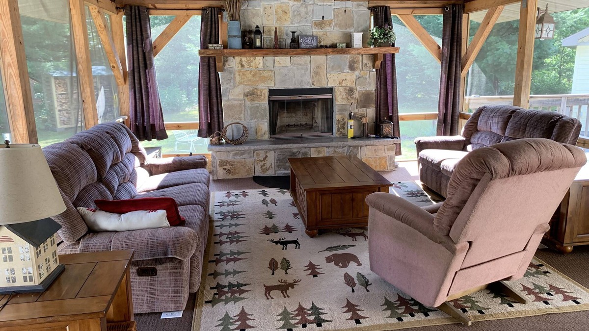 Necedah House | PROMO Family & pet friendly house in forest,fast Wi-Fi,5min to Castle Rock Lake