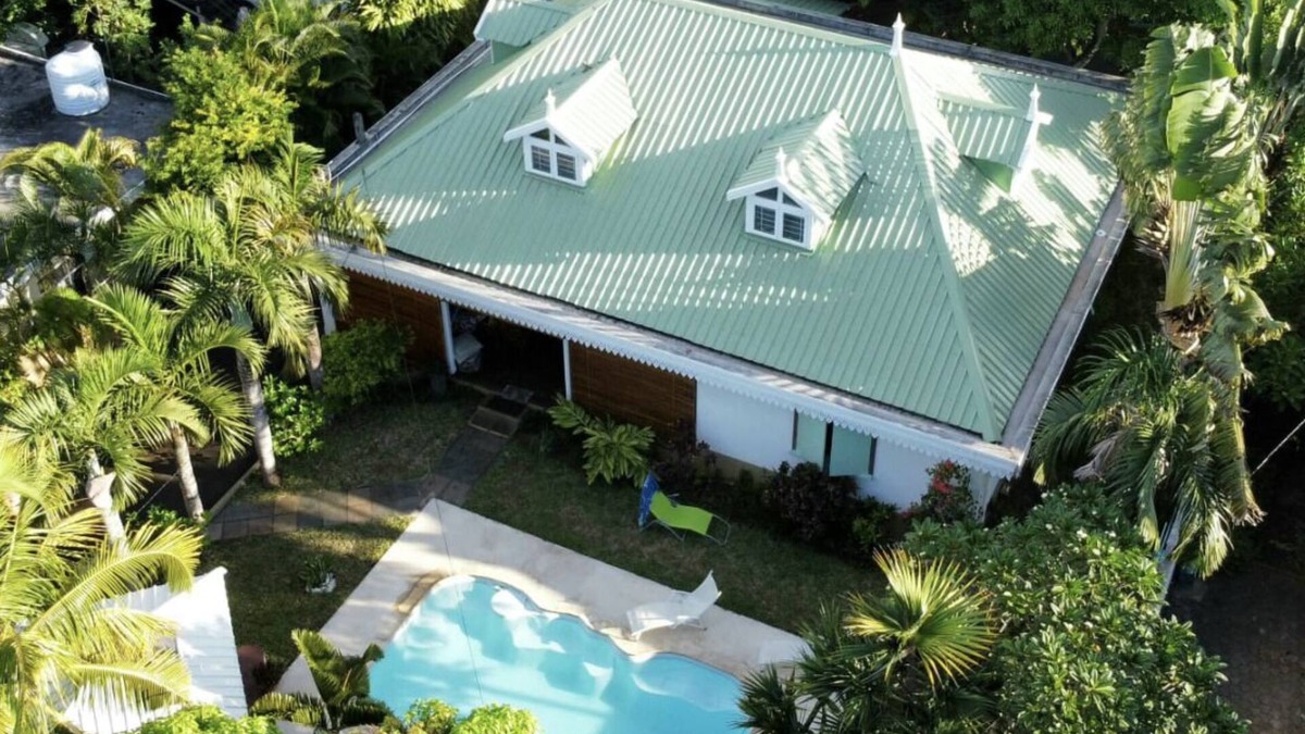Pointe aux Canonniers Villa | PROMO. Luxury Villa and Tradition Creole. Residential, quiet. The beach 400 meters away.
