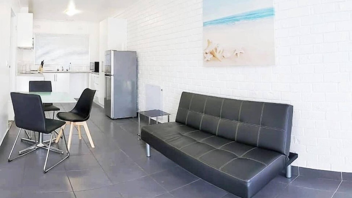 Oak Park House | {Promo!} Next to Train Station, FREE WIFI!