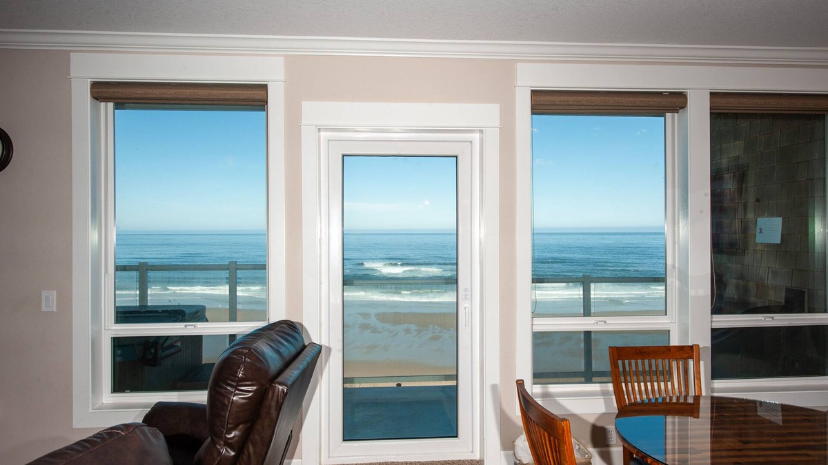 Lincoln City Condo | Promo! Oceanfront Condo - Private Hot Tub, WiFi, Smart HDTV and Indoor Pool!