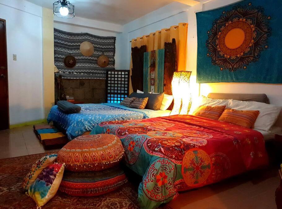 Tagaytay Villa | PROMO: Shabby Chic Countryhome with Huge Garden, Jacuzzi Pool, Mini Billiards, Video Karaoke