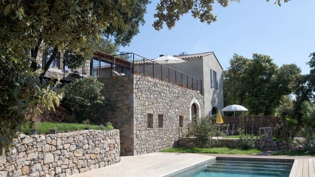 Corconne House | property 15 pers stone lime wood salt pool, exceptional view