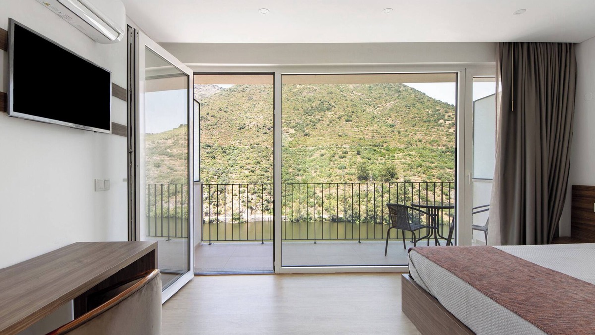 Armamar Resort | Property In A Holiday Village 'Quinta Da Pedra Caldeira F' with Mountain View and Air Conditioning