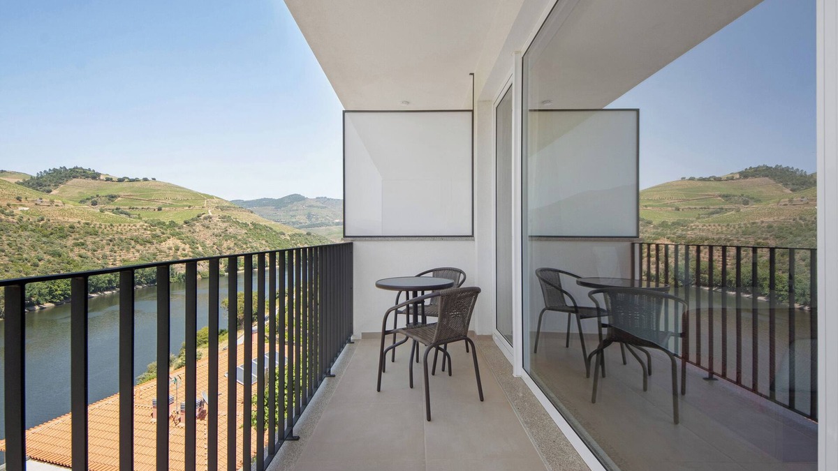 Armamar Resort | Property In A Holiday Village 'Quinta Da Pedra Caldeira G' with Mountain View and Air Conditioning