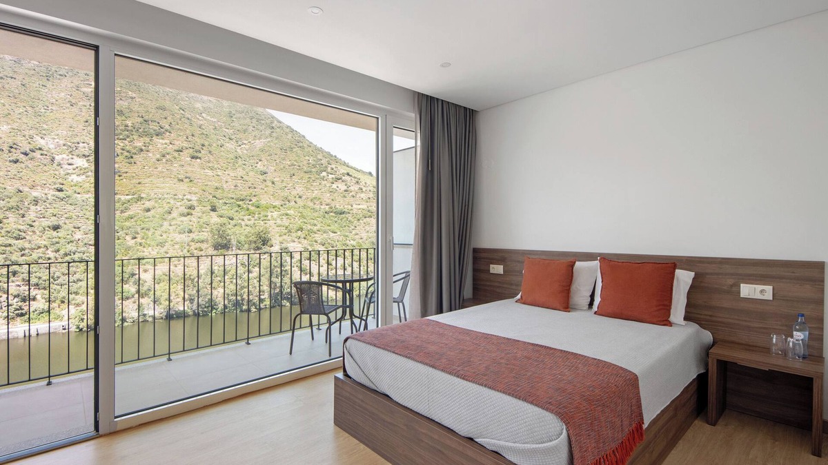 Armamar Resort | Property In A Holiday Village 'Quinta Da Pedra Caldeira C' with Mountain View and Air Conditioning