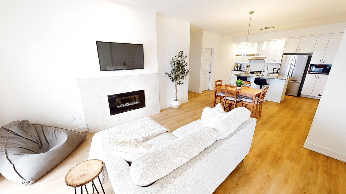 Buckingham Condo | property test
