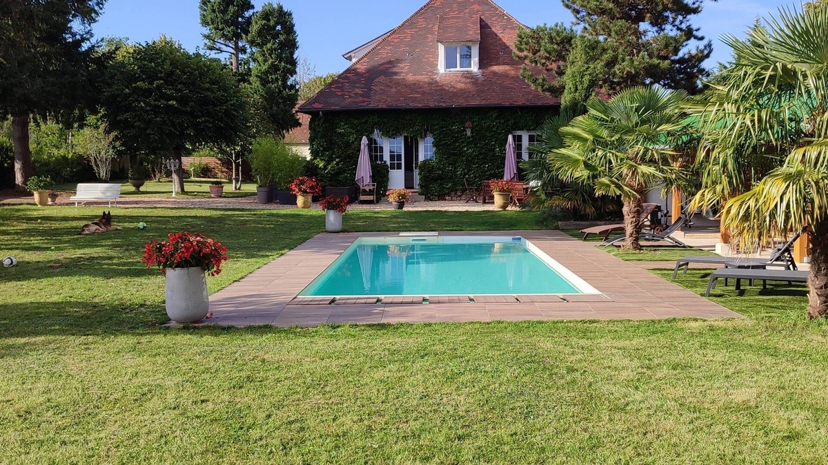 Saint-Georges-Motel House | Property with private swimming pool and numerous relaxation areas 50 minutes from Paris