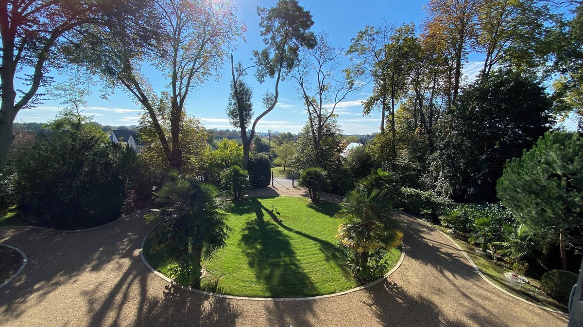 Saint-Pavace House | Propriété au Milieu dun Parc d 1,5h Classé, 11 Chambres, 8 SDB Superbe Déco