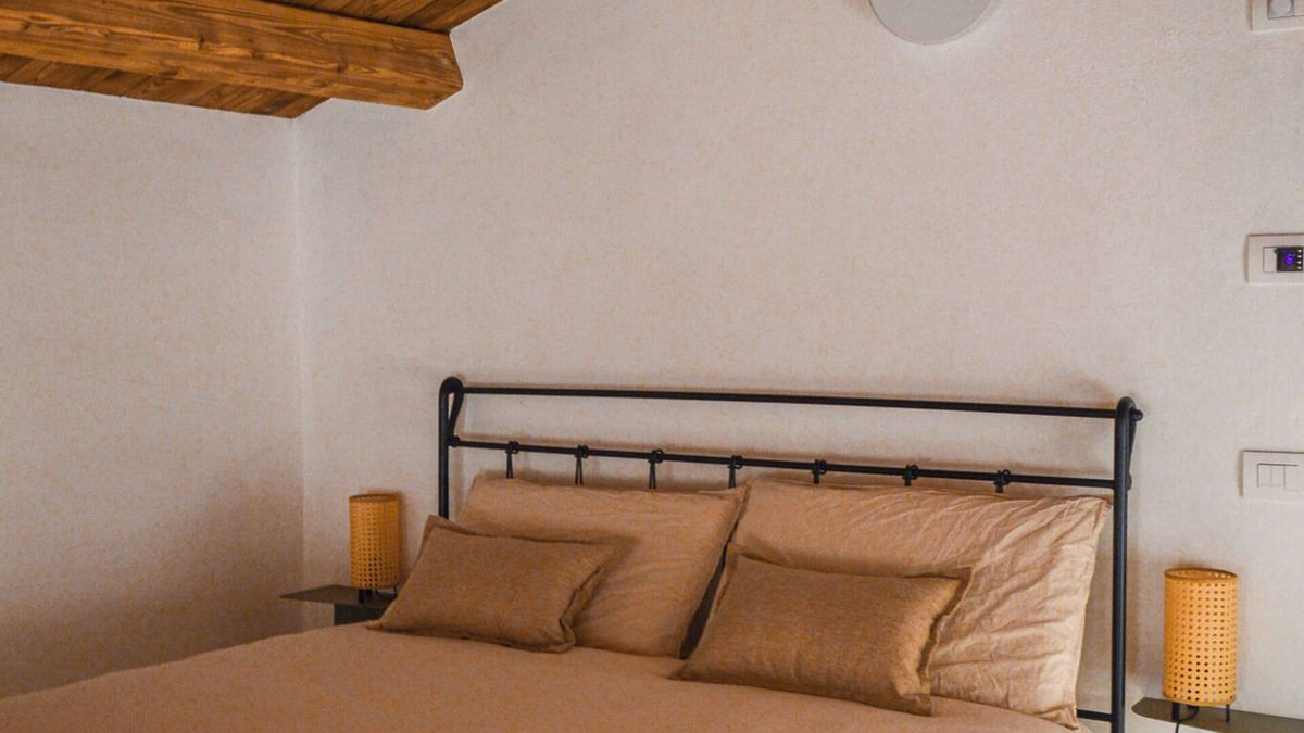 Cison di Valmarino House | Prosecco Escape: Elegant Room in Cison