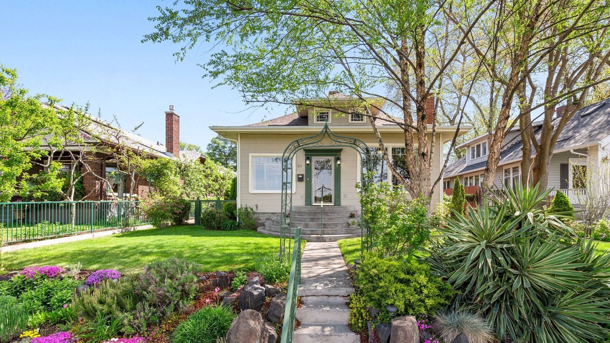 Lewiston House | Prospect Delight - River Views, Historic Home, Walk To Town!