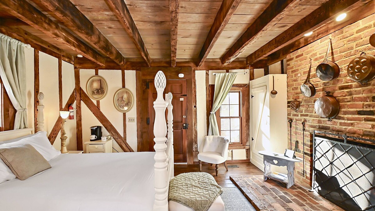 Patrick Henry Bed & Breakfast | Prospect Hill Inn & Restaurant