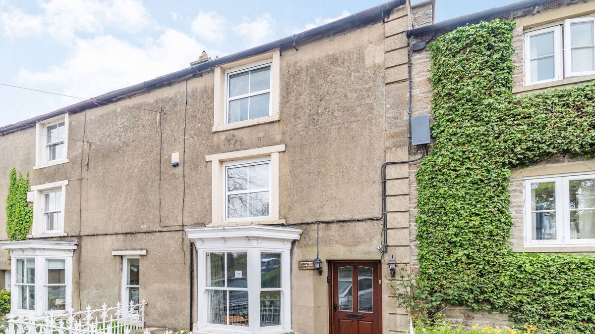 Middleham Cottage | PROSPECT HOUSE, family friendly, with open fire in Middleham