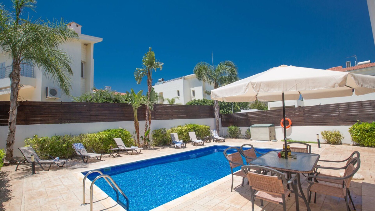 Protaras Cottage | Protaras Delfini Villa DV27 - a villa that sleeps 6 guests in 3 bedrooms