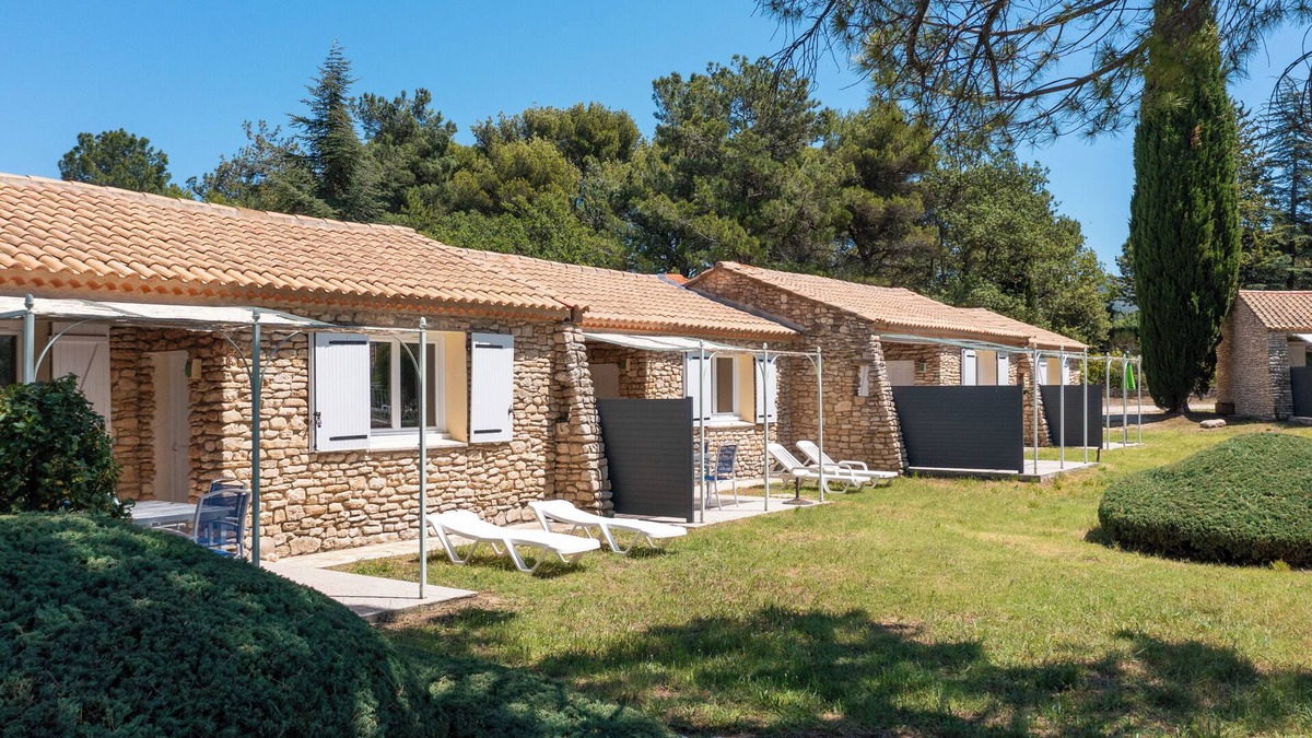 La Roque-sur-Pernes Condo | Provençal stone T2 Mazet in a tourist residence