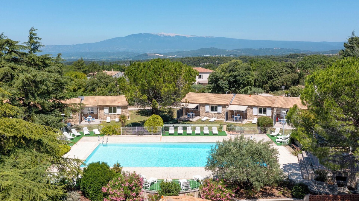 La Roque-sur-Pernes Condo | Provençal stone T3 cottage in a tourist residence