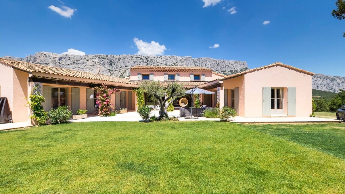 Saint-Antonin-sur-Bayon Villa | Provencal villa in the heart of the Pays d'Aix and the Sainte Victoire, breathtaking view