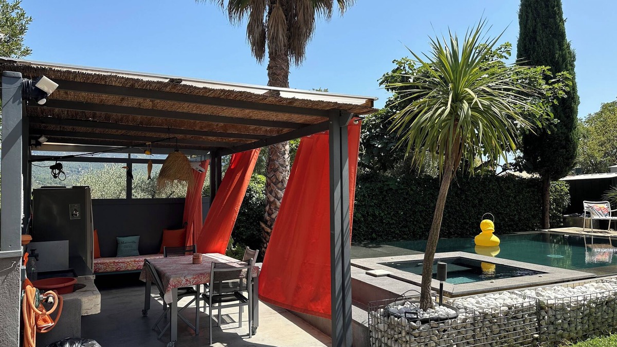 Roquevaire House | Provencal Bastidon in a green setting