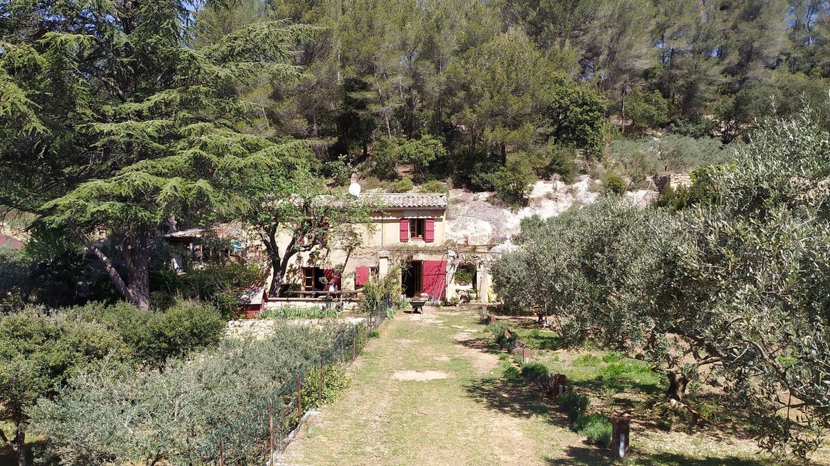 Jouques Cottage | Provencal cottage with Jacuzzi and pétanque court