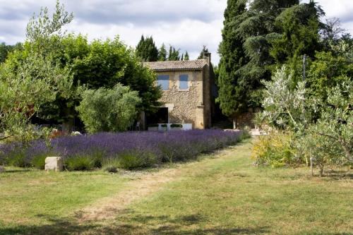 Salon-de-Provence Villa | provencal farm house with heated pool located to salon de provence, 12 people
