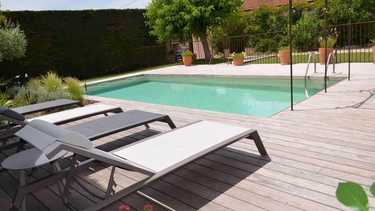 L'Isle-sur-la-Sorgue Cottage | PROVENCAL GITE WITH SWIMMING POOL IN SAINT ANTOINE, ISLE SUR LA SORGUE