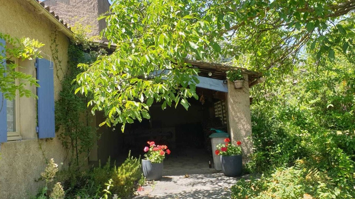Reillanne House | Provençal house with swimming pool LUBERON in pretty village of LUBERON