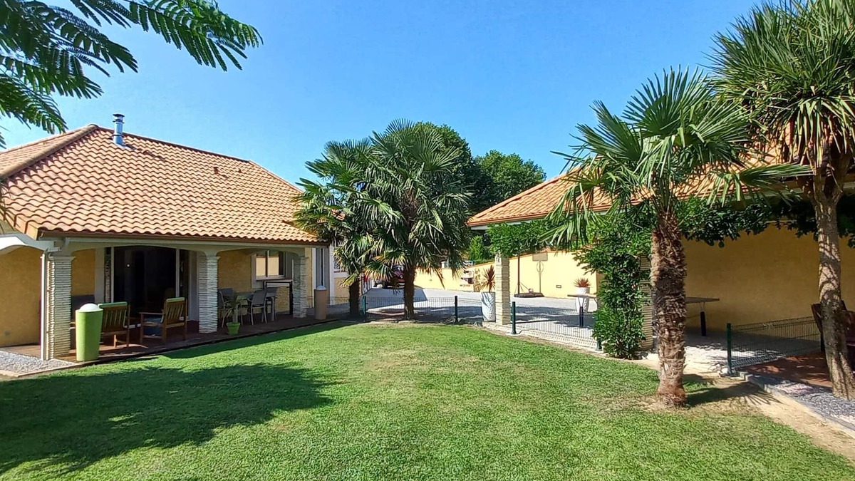Uzein House | Provencal style holiday home with heated pool and pétanque area.