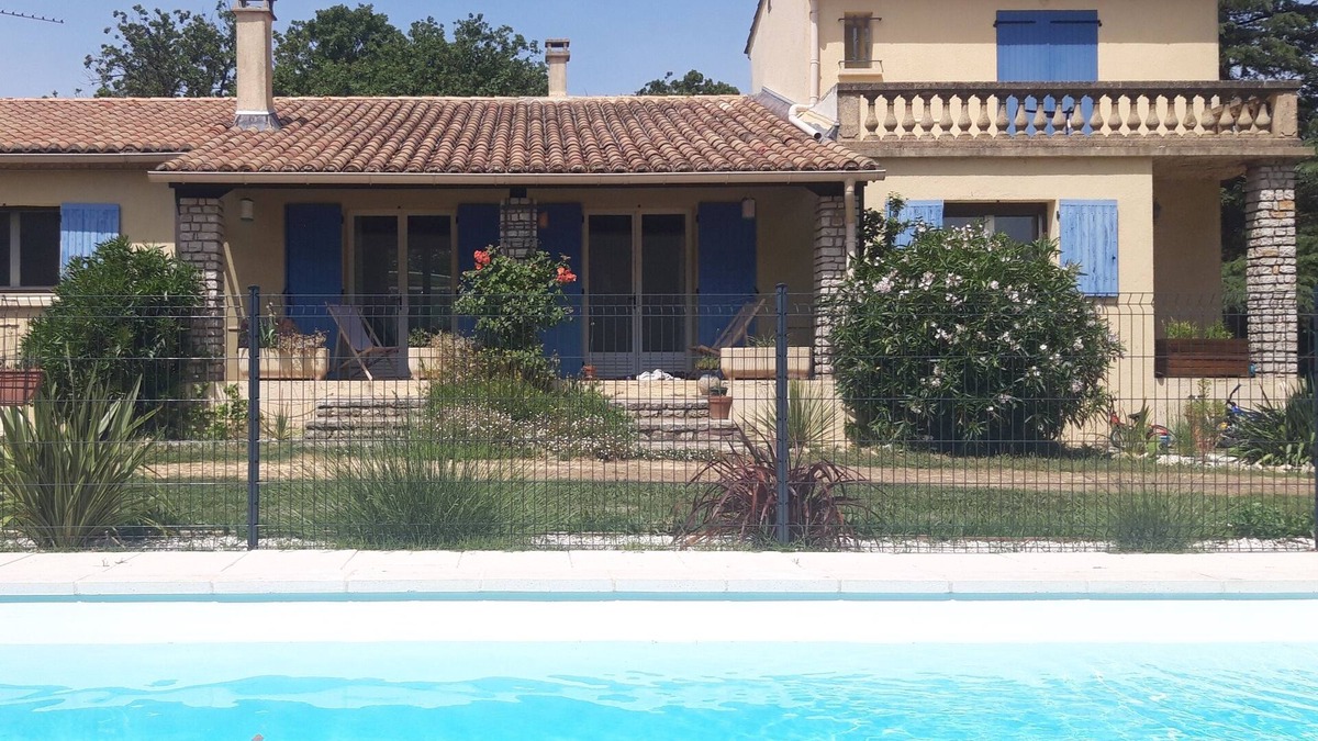 Blauzac Villa | Provencal villa and separate apartment, air-conditioned garden & pool.