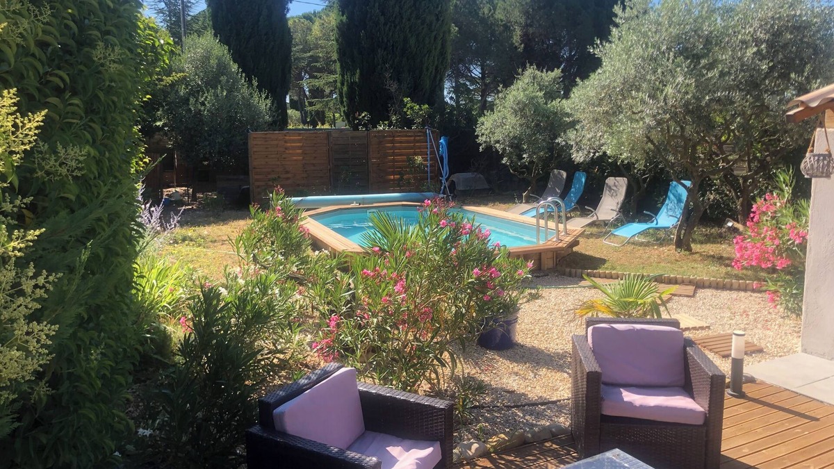 Carpentras Villa | Provencal villa with private pool