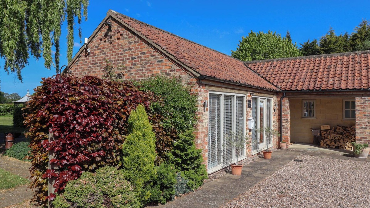 Easingwold Cottage | PROVIDENCE COURT, romantic, with a garden in Easingwold