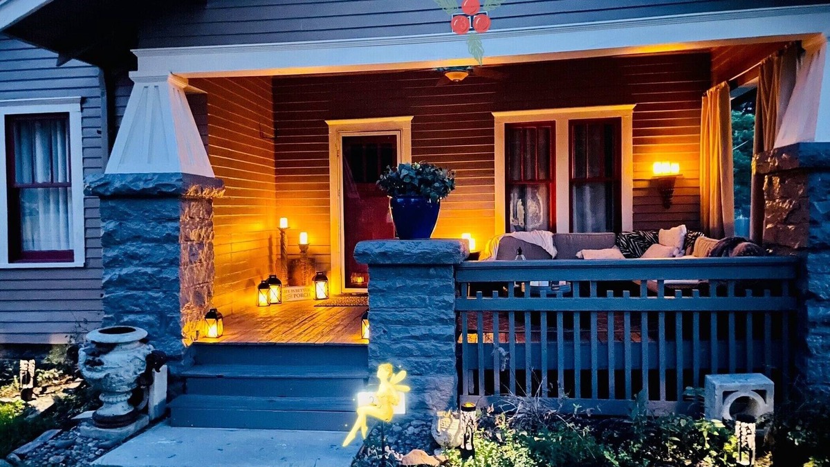 Guthrie House | Providence House ~ a charming bungalow with rustic elegance!