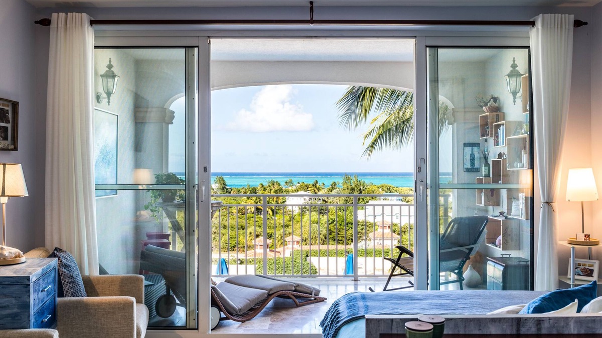 Providenciales Resort | Providenciales Artist’s Studio, modernist Condo, Grace Bay view. Turks & Caicos