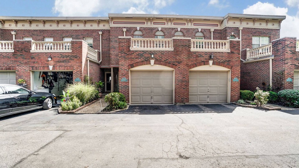 East Price Hill Condo | Provides stunning view of downtown Cincinnati
