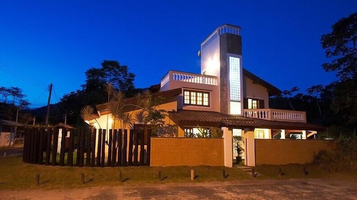 Prumirim House | Prumirim condominium house - near the beach crossing Jundu vegetation.