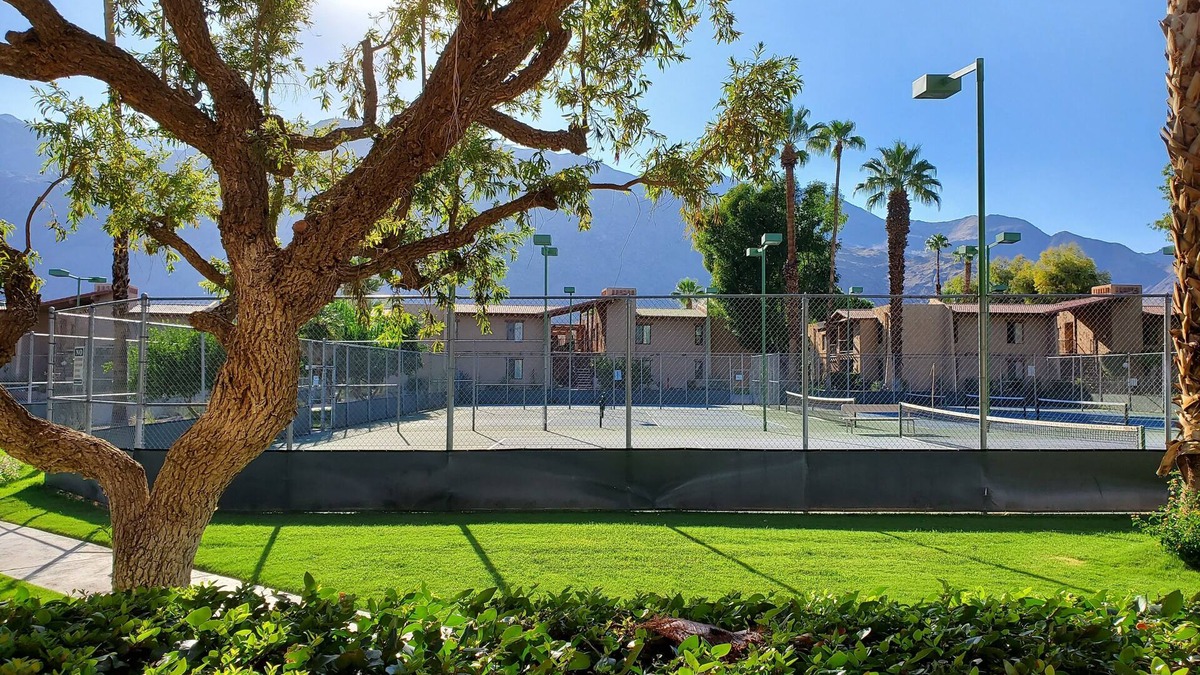 Baristo Condo | PSP Dream Stay - Large 2 Bedroom condo- Inquire about Dec-Jan Availability